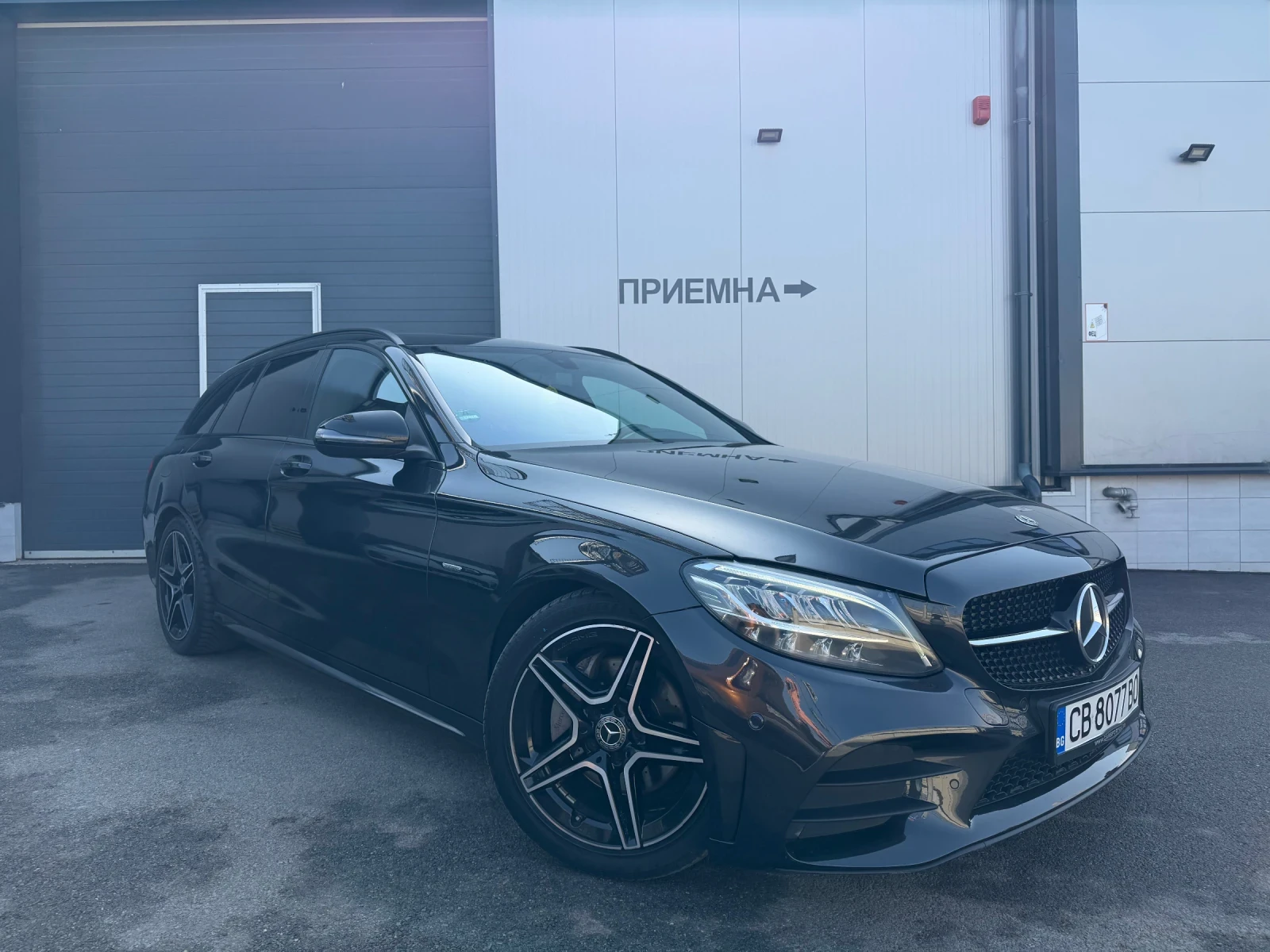 Mercedes-Benz C 220 AMG Line Night Edition Facelift - изображение 7