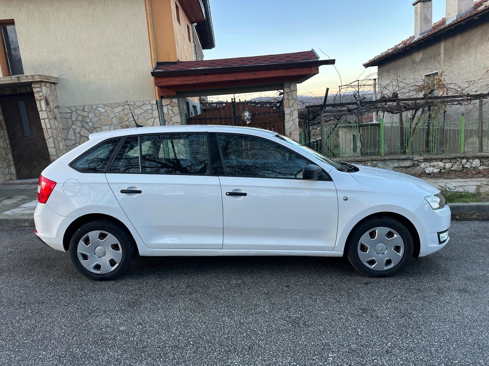 Skoda Rapid 1.2TSI/105к, снимка 3 - Автомобили и джипове - 53869447