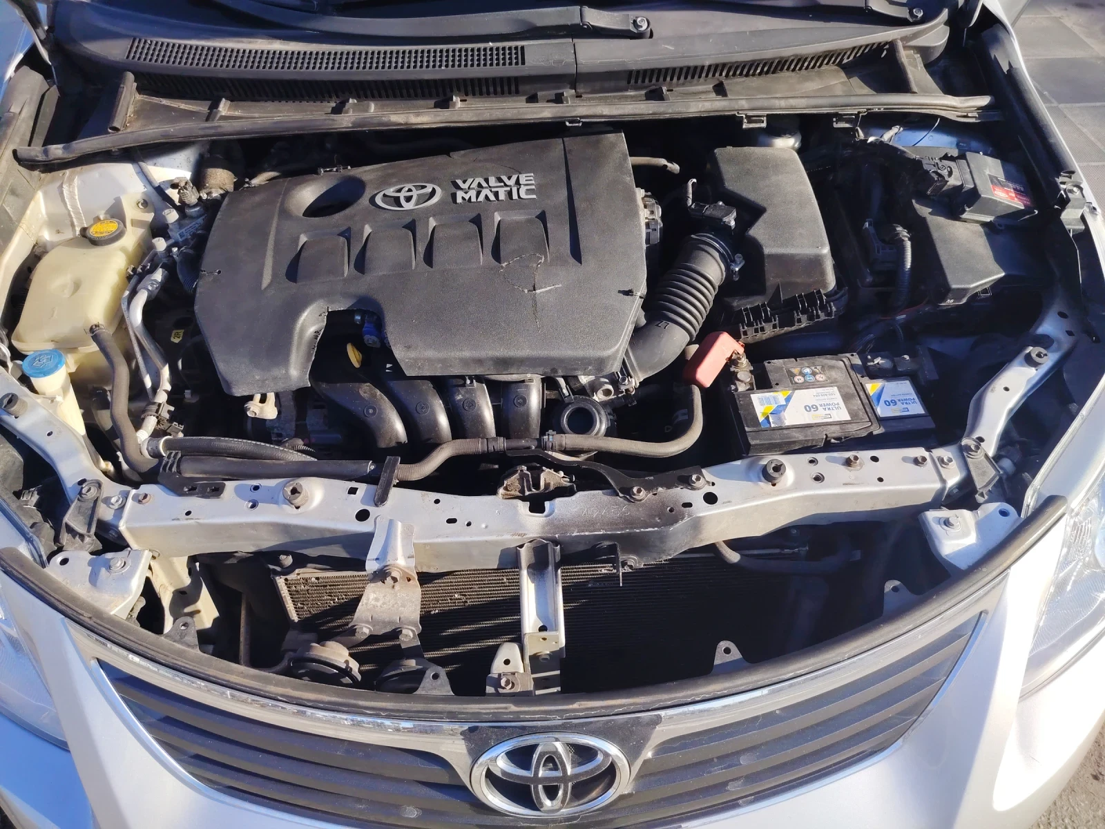 Toyota Avensis Бензин/Газ. Автомат, снимка 16 - Автомобили и джипове - 54007134