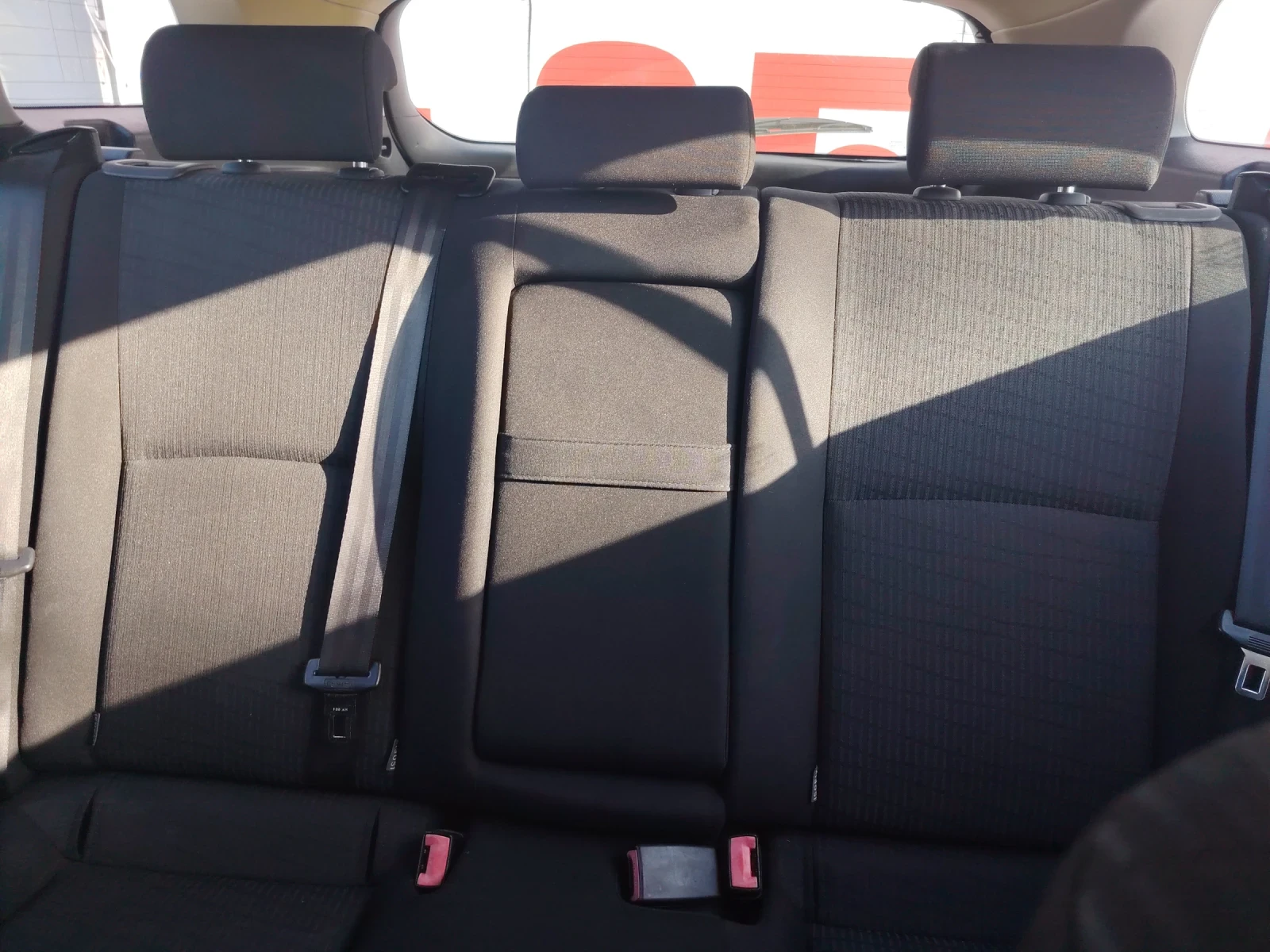 Toyota Avensis Бензин/Газ. Автомат, снимка 6 - Автомобили и джипове - 54007134