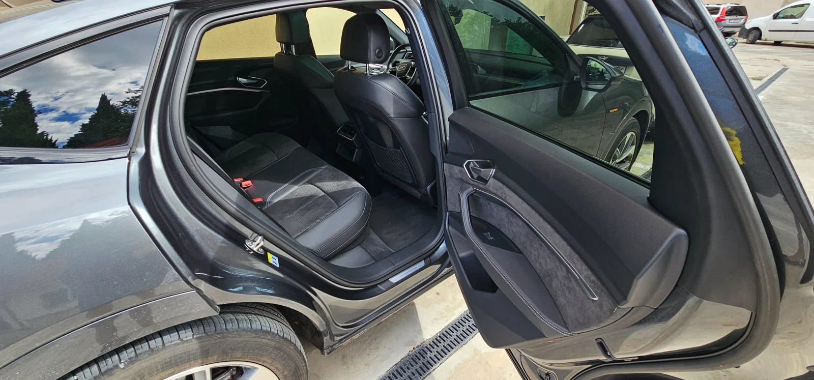Audi E-Tron, снимка 12 - Автомобили и джипове - 54600699