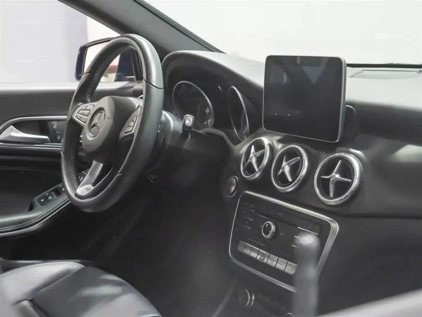 Mercedes-Benz CLA 250 4MATIC * AвтоКредит * (ЦЕНА ДО БГ), снимка 8 - Автомобили и джипове - 55137387