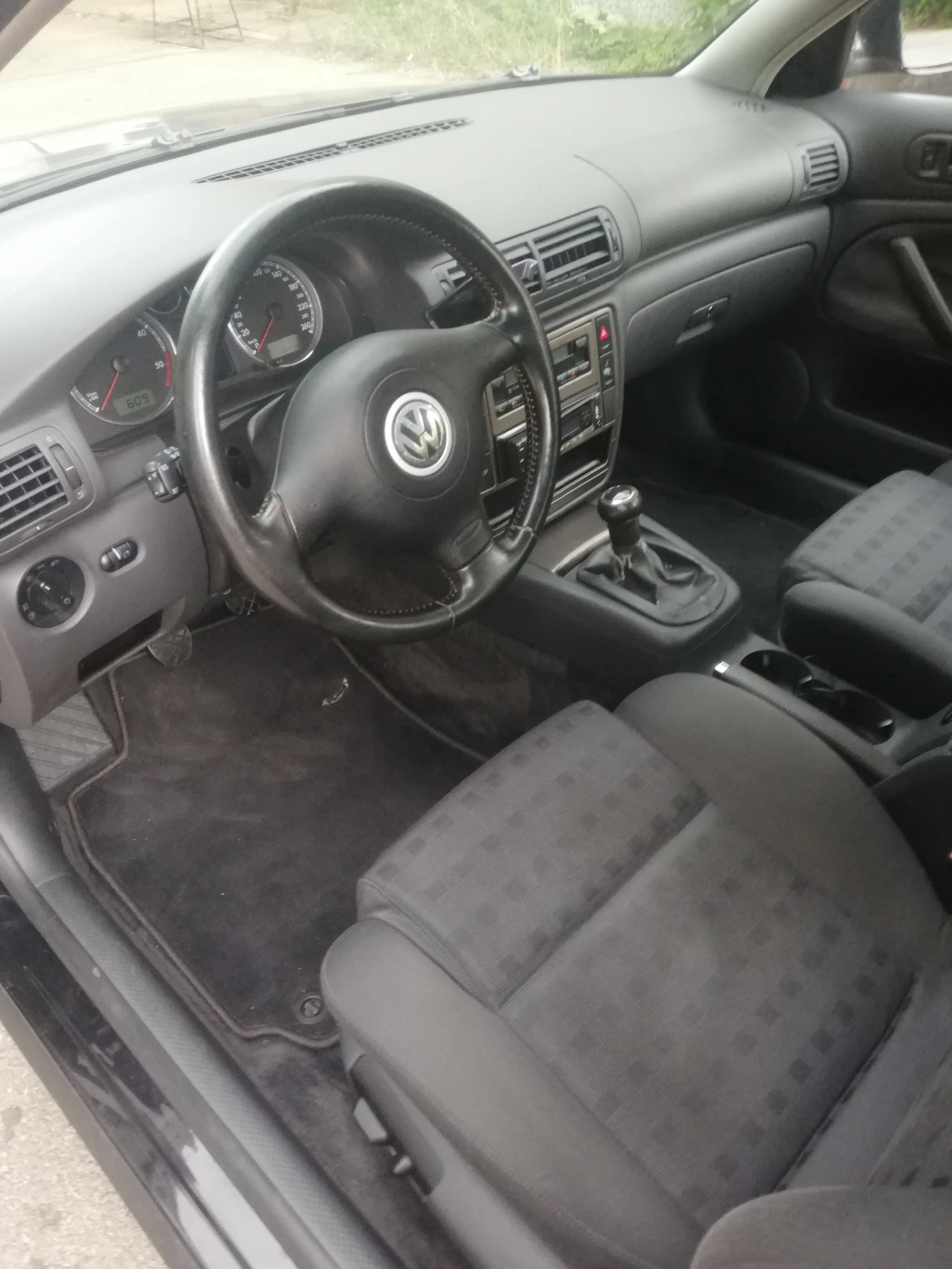 VW Passat 1, 9 TDI, КЛИМАТРОНИК, ПОДГРЕВ ЕЛ СЕДАЛКИ 6СКОРОСТ, снимка 14 - Автомобили и джипове - 55211588