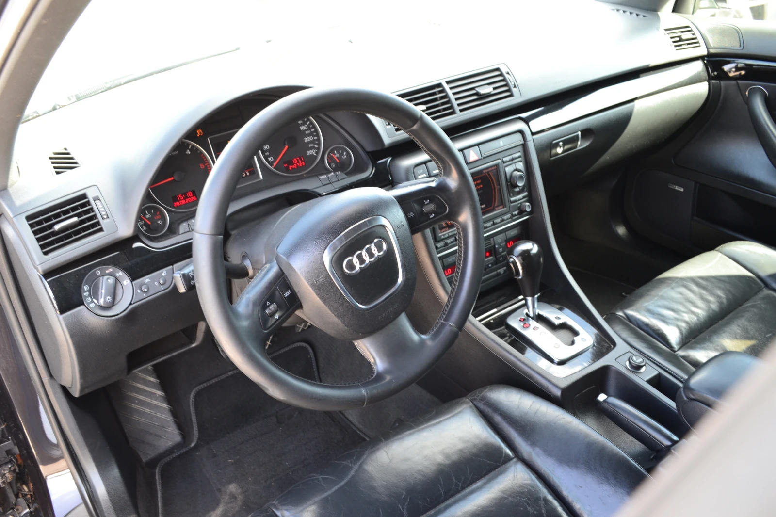 Audi A4 3.0TDI, снимка 12 - Автомобили и джипове - 55574574