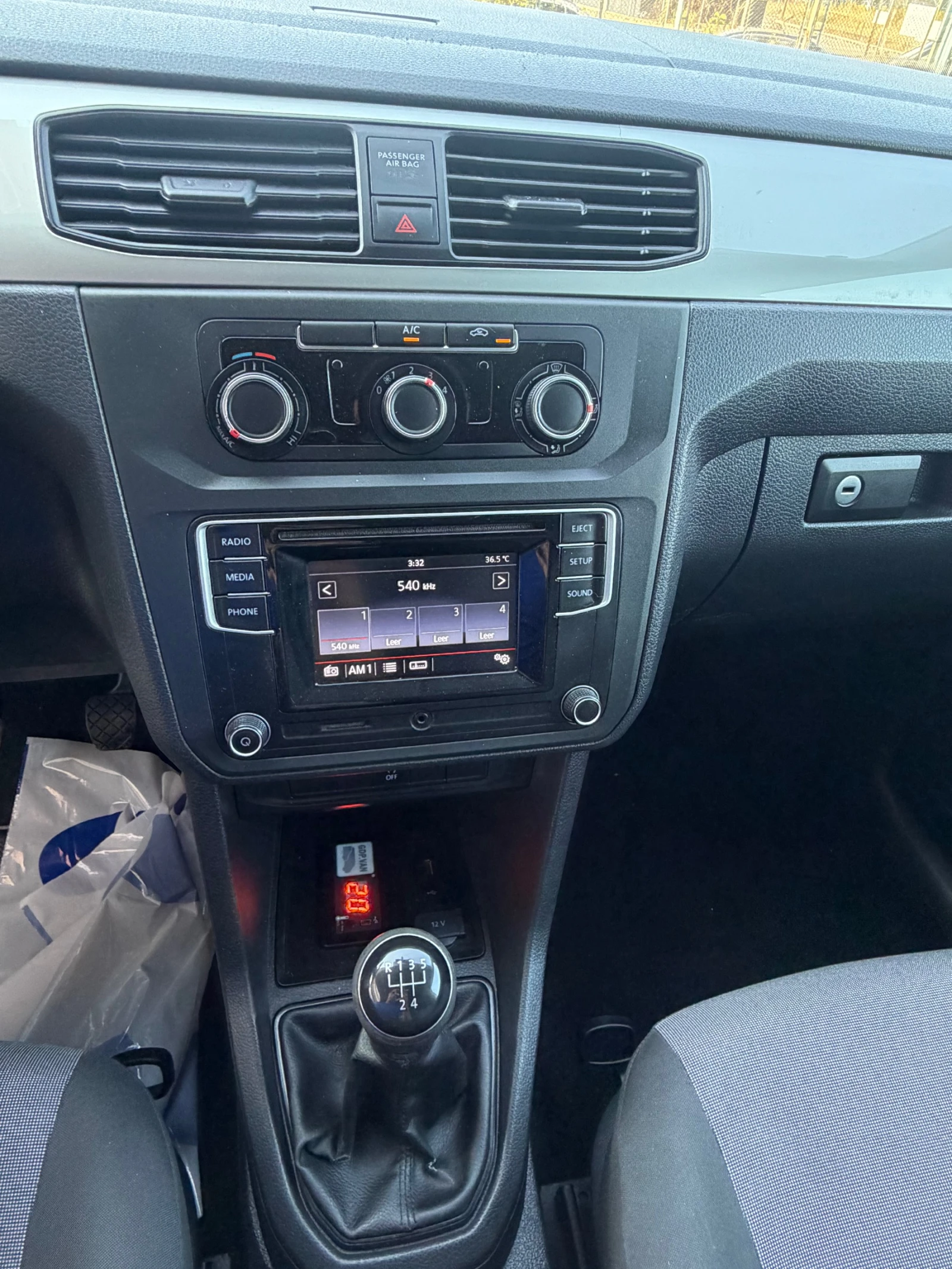VW Caddy, снимка 12 - Автомобили и джипове - 55780870