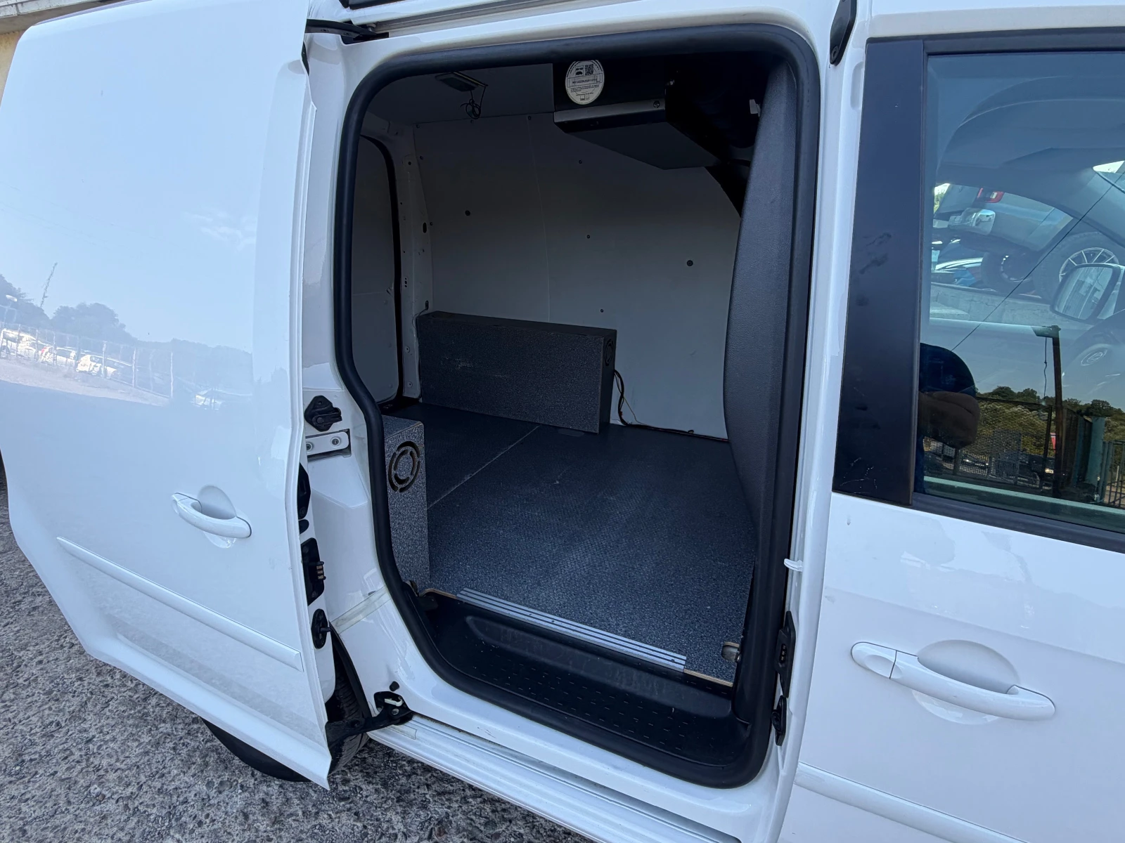 VW Caddy, снимка 6 - Автомобили и джипове - 55780870