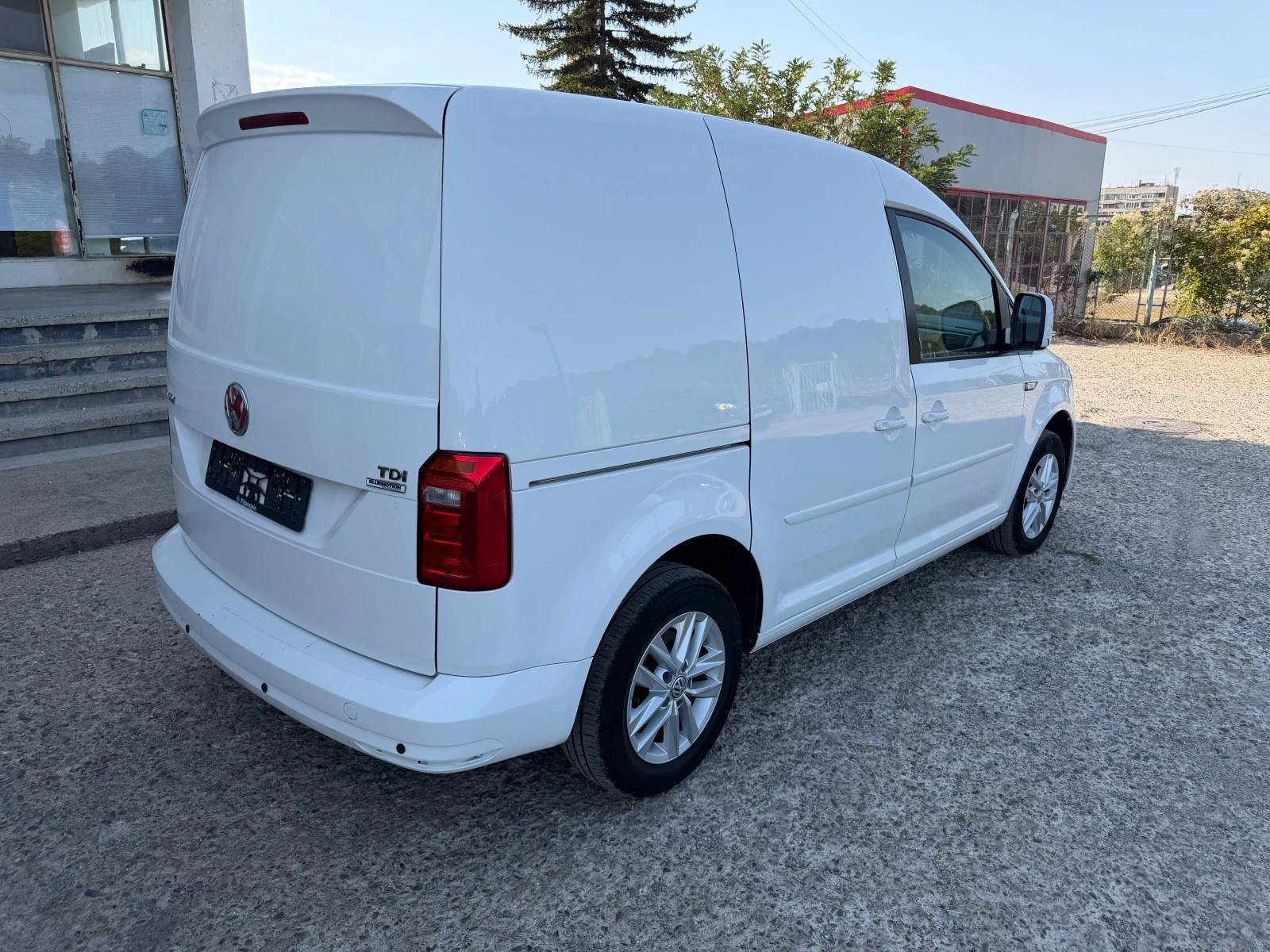 VW Caddy, снимка 4 - Автомобили и джипове - 55780870