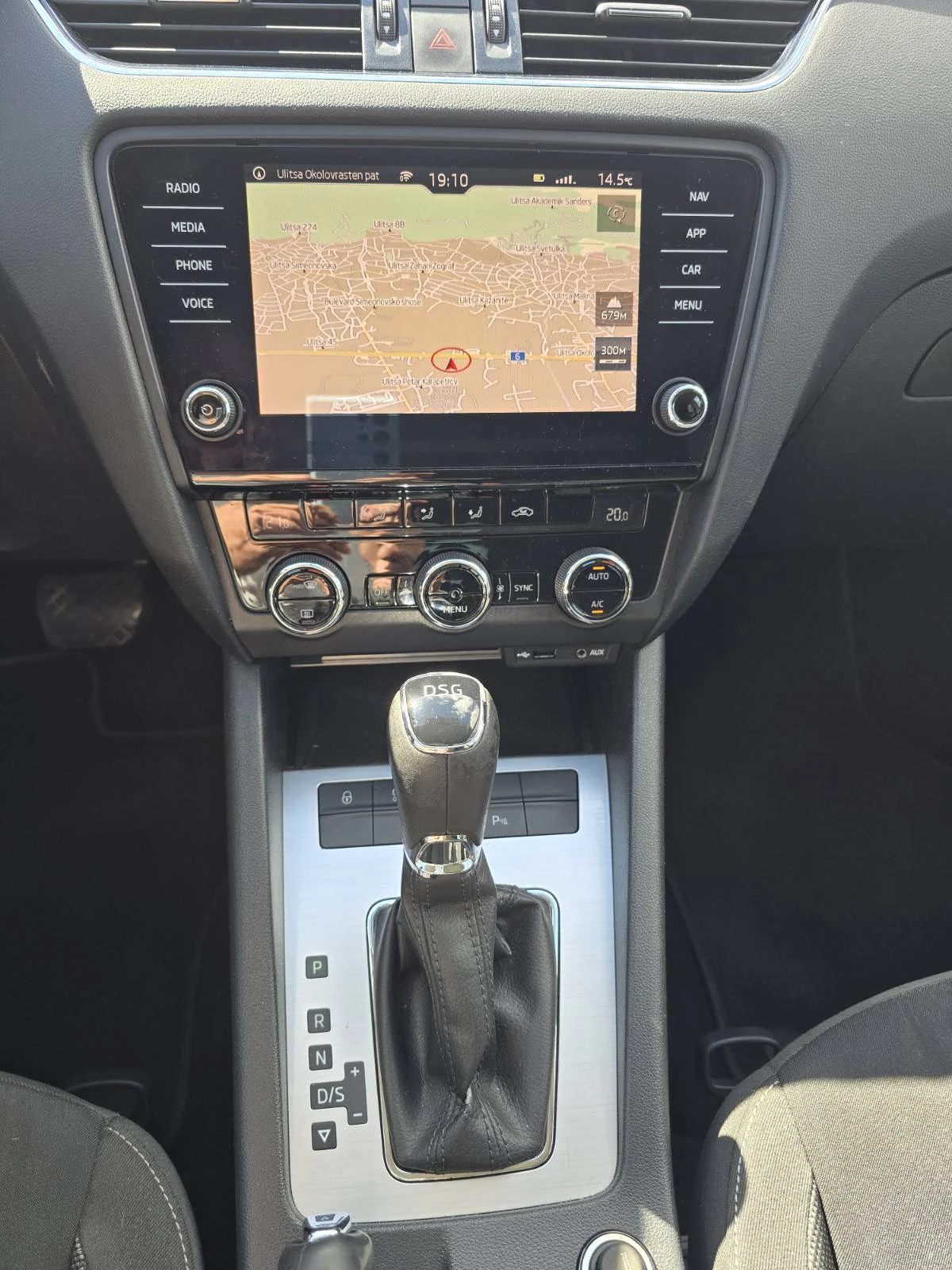 Skoda Octavia 1.4i ФАБР.МЕТАН КЛИМАТРОНИК, снимка 11 - Автомобили и джипове - 56177623