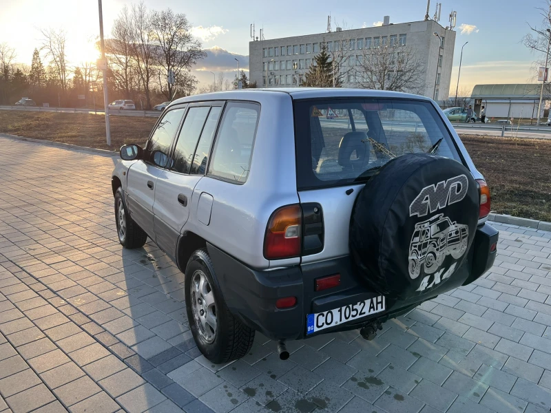 Toyota Rav4, снимка 7 - Автомобили и джипове - 48660504