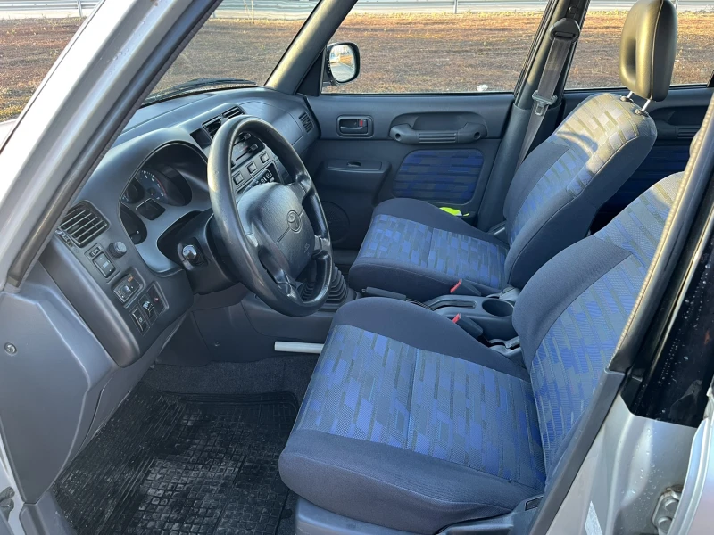 Toyota Rav4, снимка 11 - Автомобили и джипове - 48660504