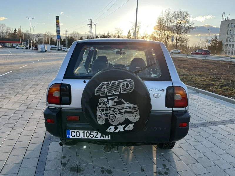 Toyota Rav4, снимка 4 - Автомобили и джипове - 48660504