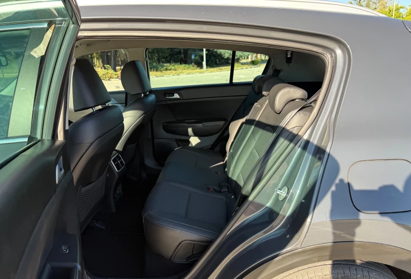 Kia Sportage 1.6///Face-Lift///CarPlay///Android Auto///LED///, снимка 11 - Автомобили и джипове - 51536780