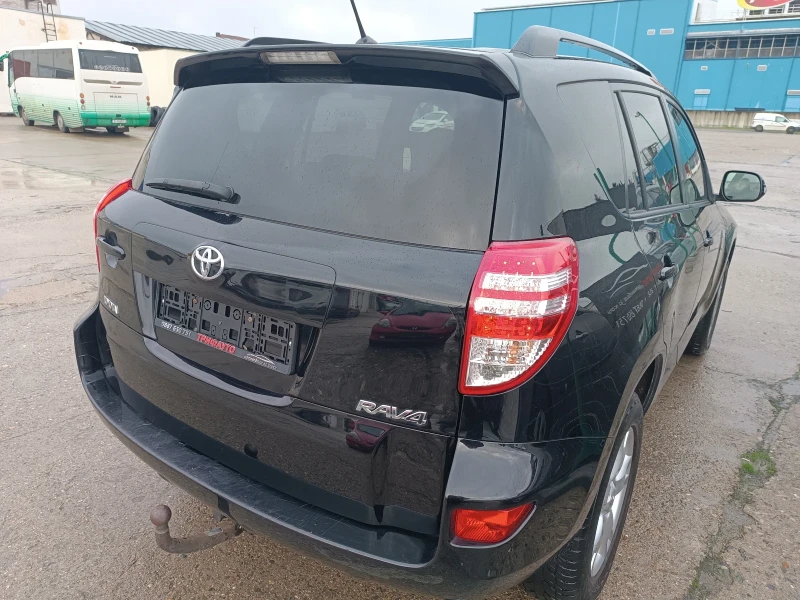 Toyota Rav4 2, 2 D4D,  КОЛЕДНА ПРОМ., 150к., ПЕРФЕКТНА, ЛИЗИНГ, снимка 4 - Автомобили и джипове - 52585356
