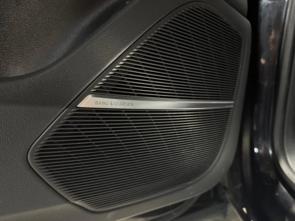 Audi Q8 B&O* DISTRONIC* 360 CAM* ПАНОРАМА* ОБДУХВАНЕ* LANE - изображение 9