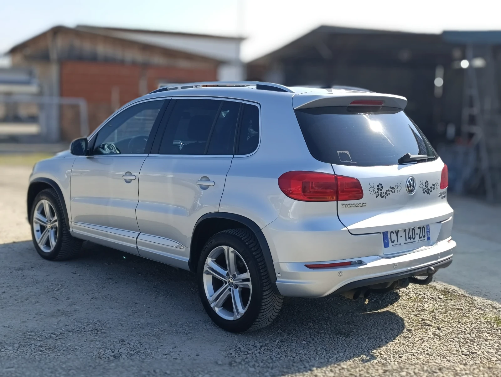 VW Tiguan 2.0TDI R-LINE 4MOTION , снимка 3 - Автомобили и джипове - 53745959