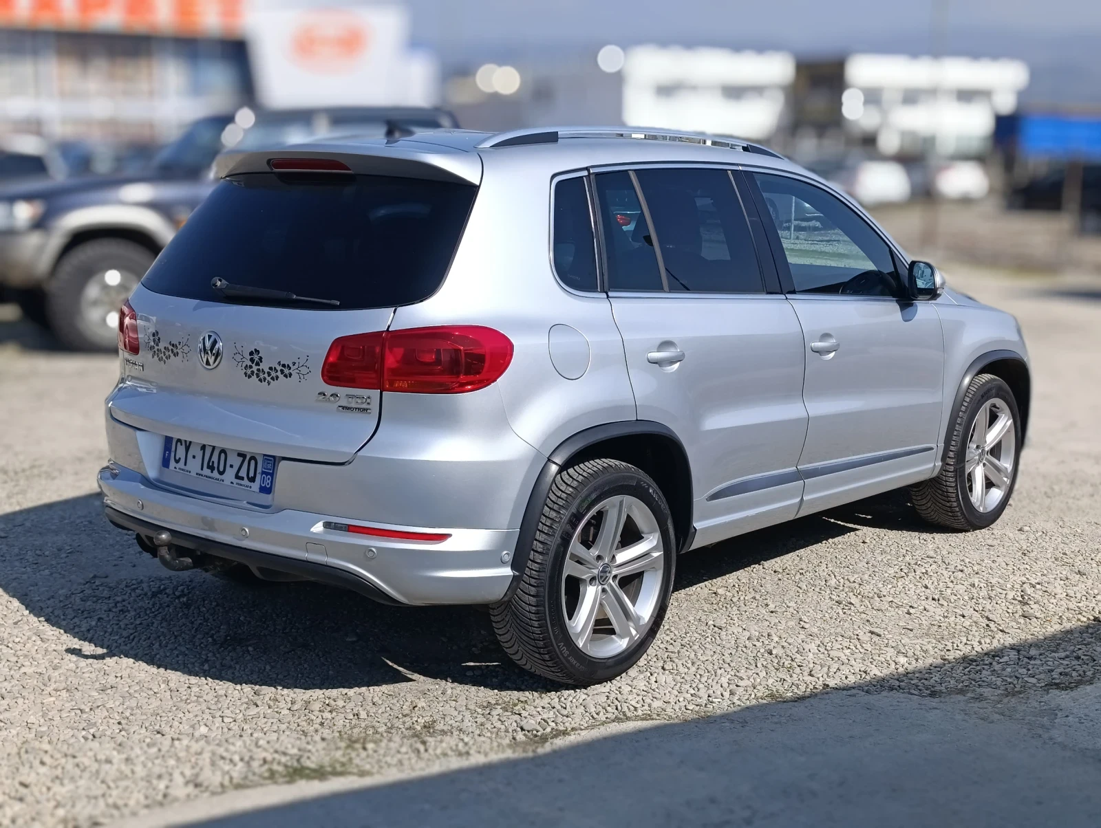 VW Tiguan 2.0TDI R-LINE 4MOTION , снимка 4 - Автомобили и джипове - 53745959