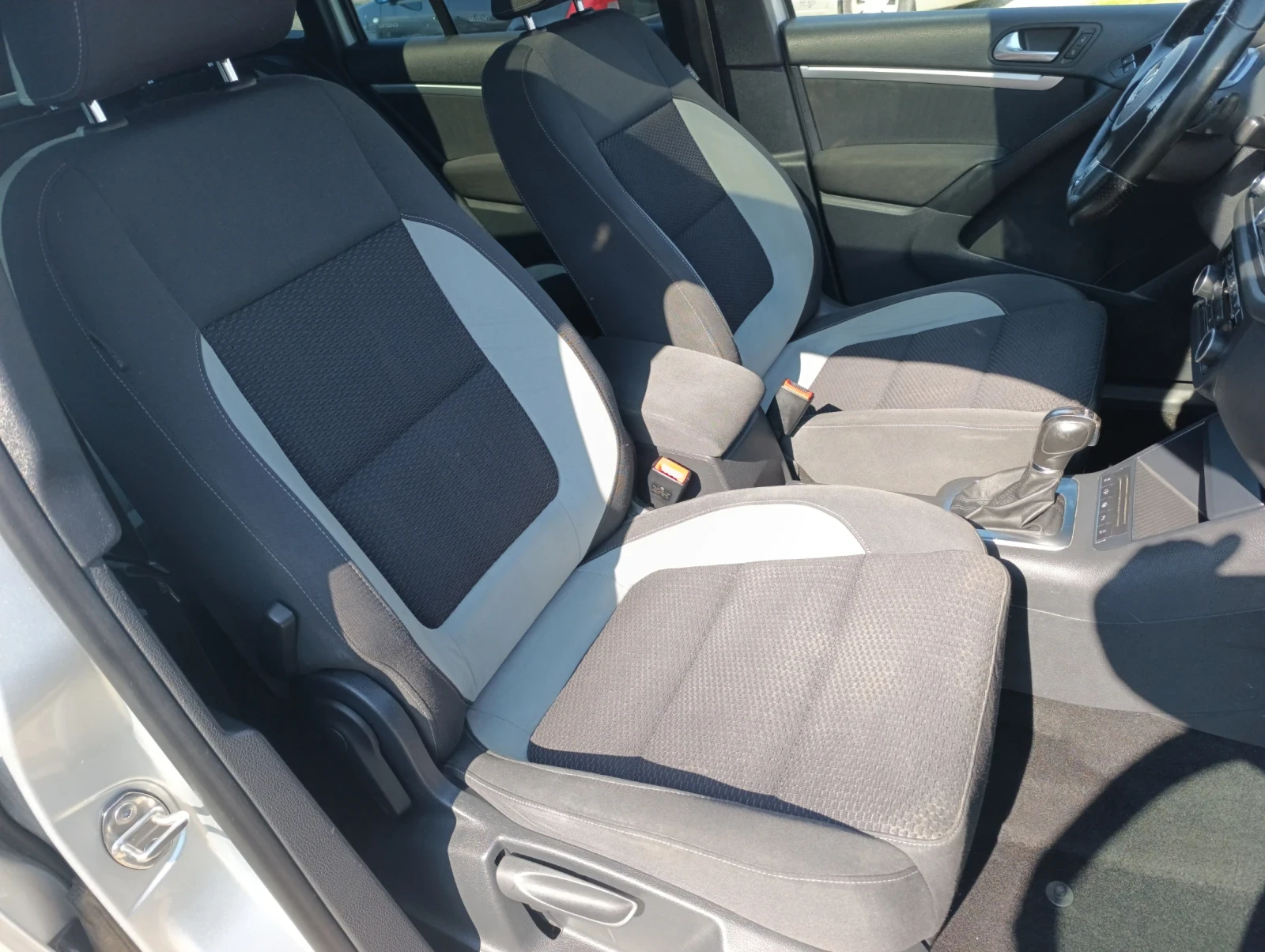 VW Tiguan 2.0TDI R-LINE 4MOTION , снимка 10 - Автомобили и джипове - 53745959