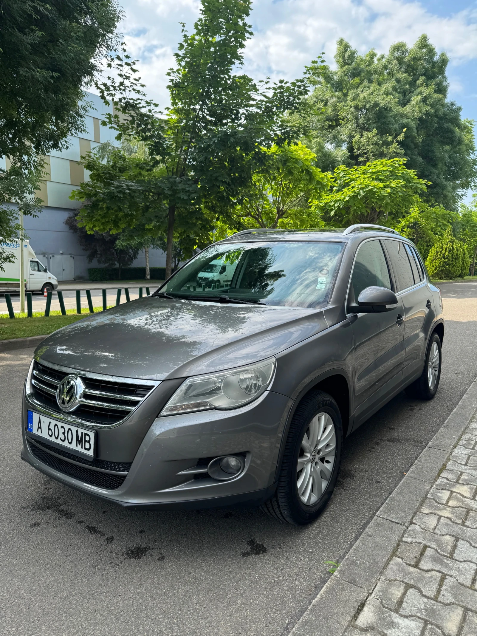 VW Tiguan 2.0, снимка 2 - Автомобили и джипове - 54814194
