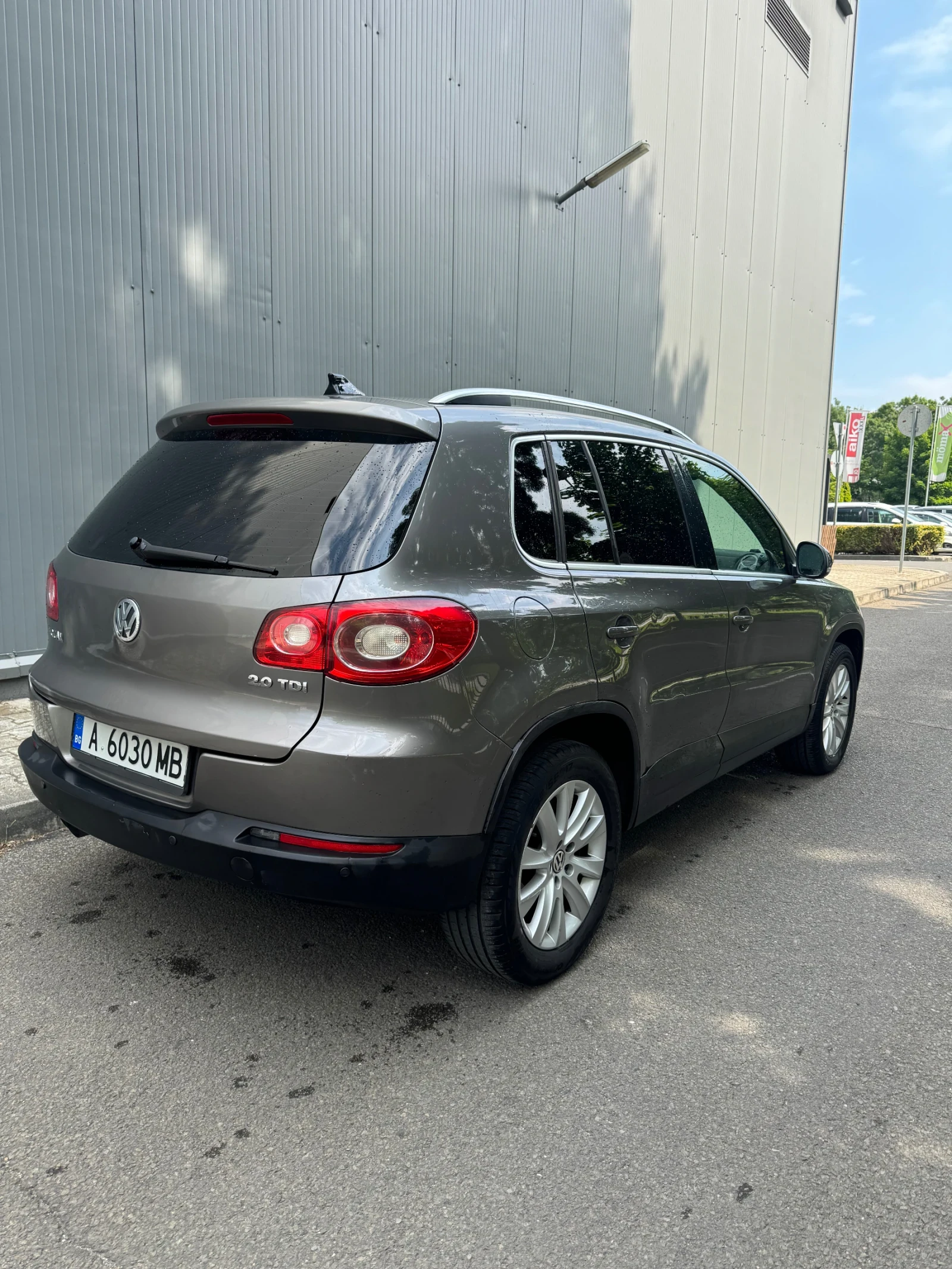 VW Tiguan 2.0, снимка 6 - Автомобили и джипове - 54814194