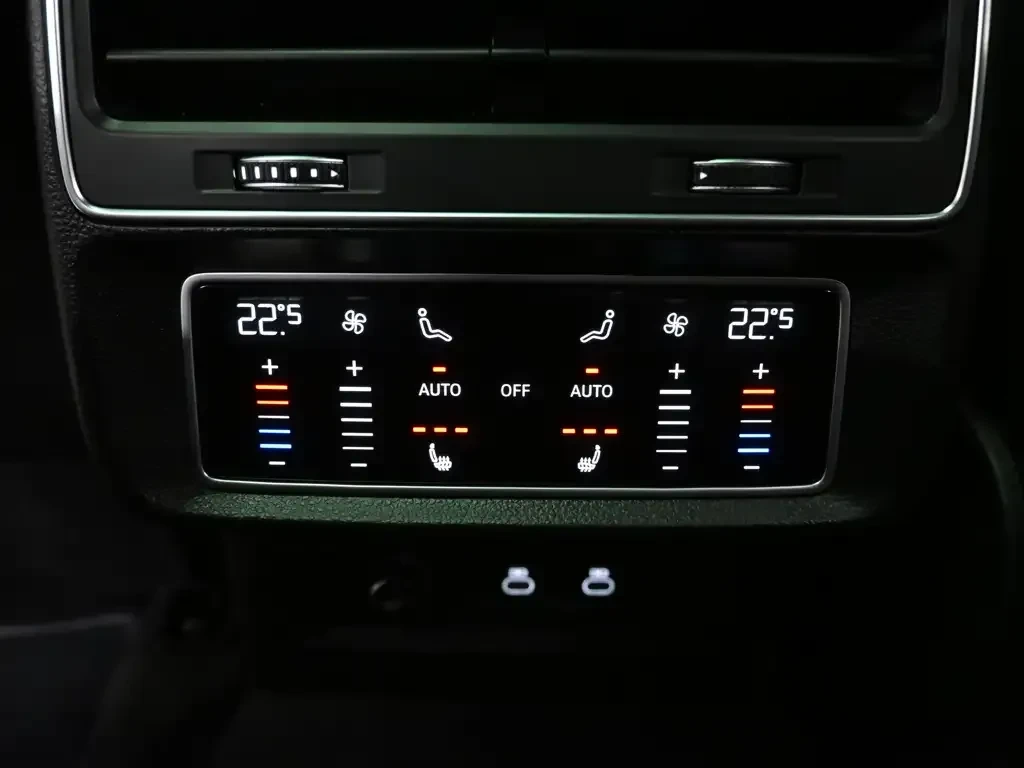 Audi Q8 55TFSI* S-LINE* 360* ОБДУХ* ЦЕНА ДО БЪЛГАРИЯ, снимка 16 - Автомобили и джипове - 56118336