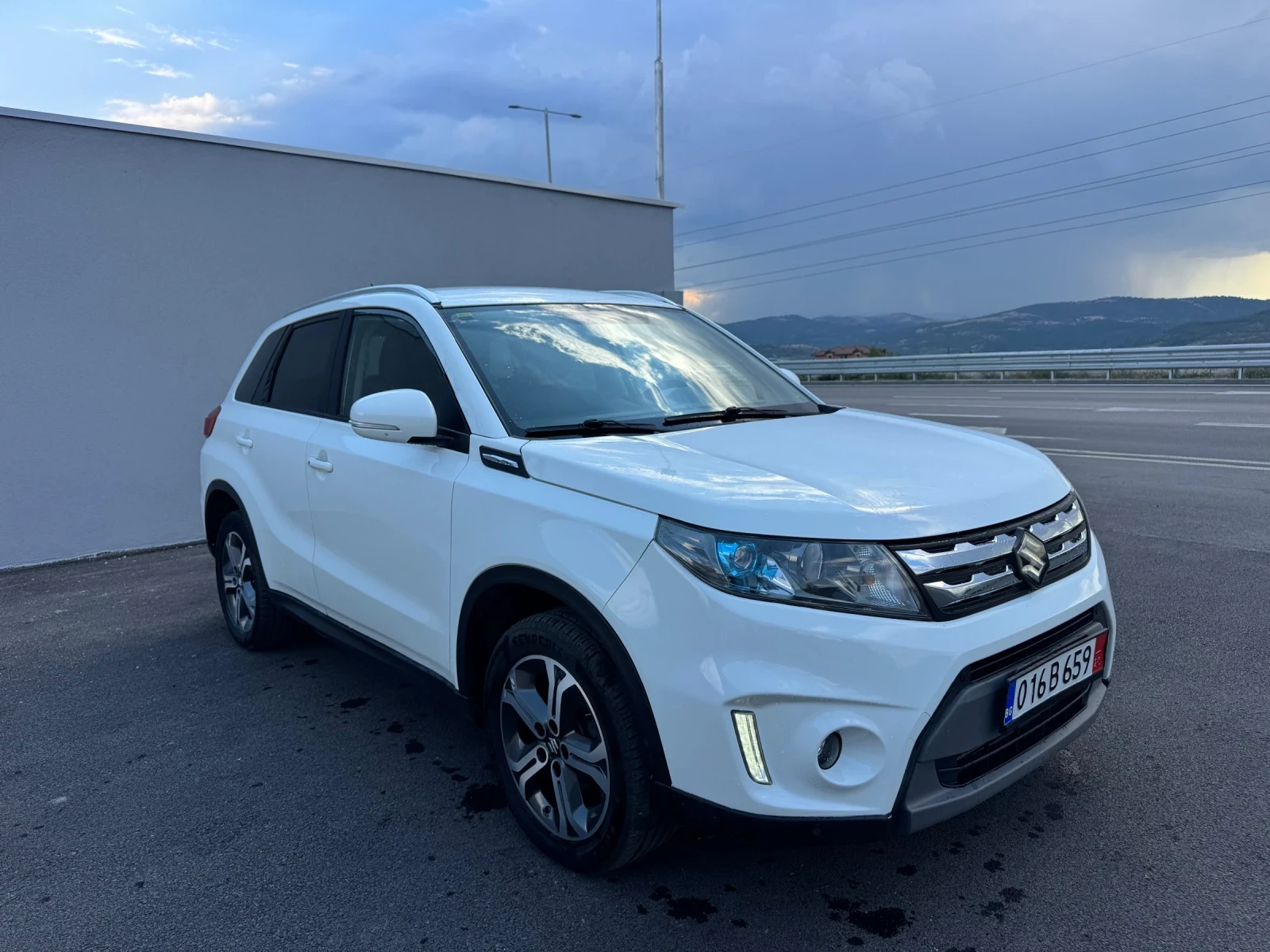 Suzuki Vitara 1.6D 4x4 All grip Key less, снимка 3 - Автомобили и джипове - 56656479