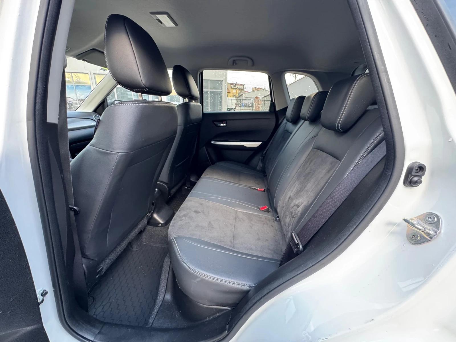 Suzuki Vitara 1.6D 4x4 All grip Key less, снимка 12 - Автомобили и джипове - 56656479