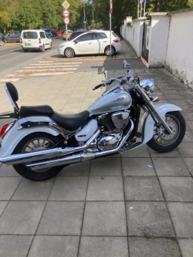 Suzuki Intruder 