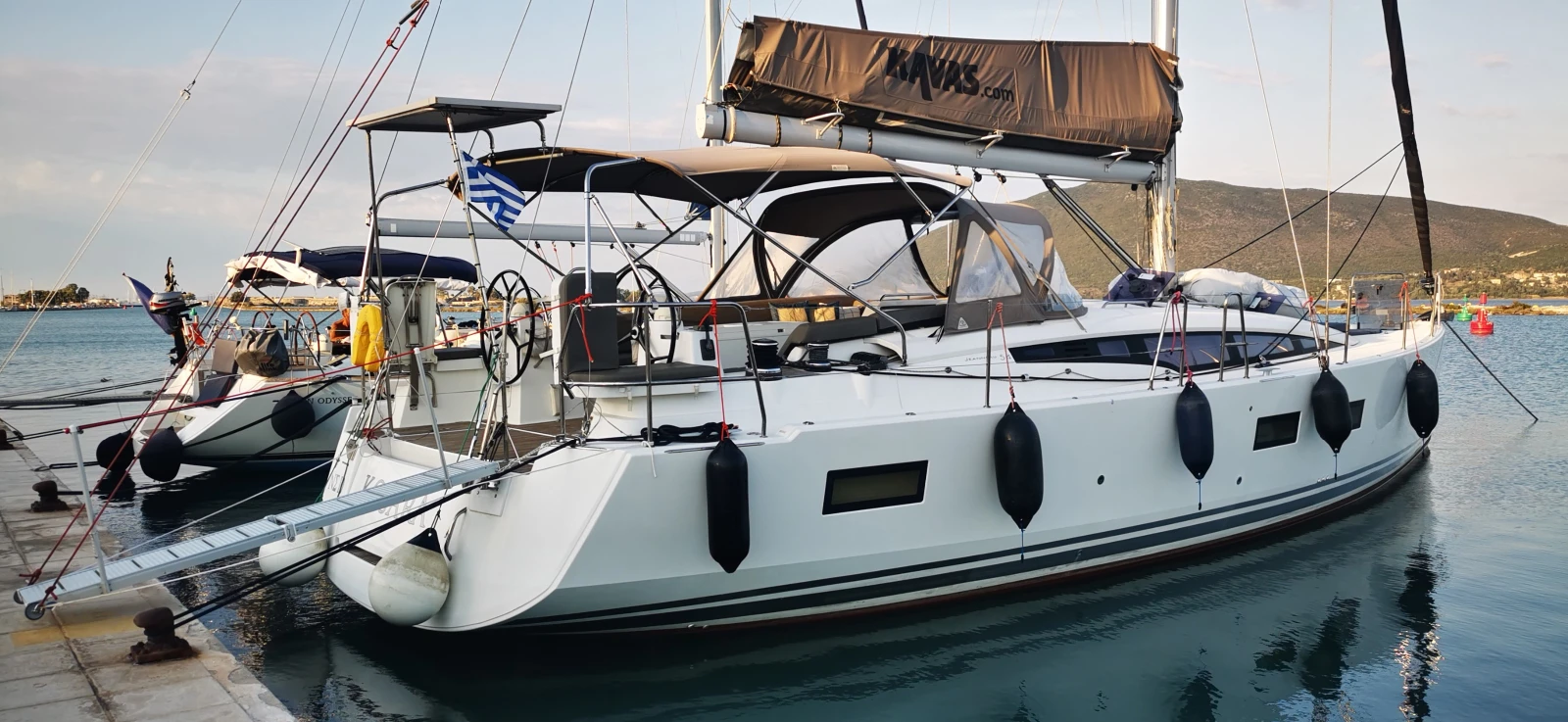 Ветроходна лодка Jeanneau 54 - изображение 3