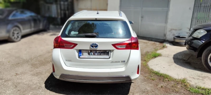 Toyota Auris, снимка 4 - Автомобили и джипове - 49382760