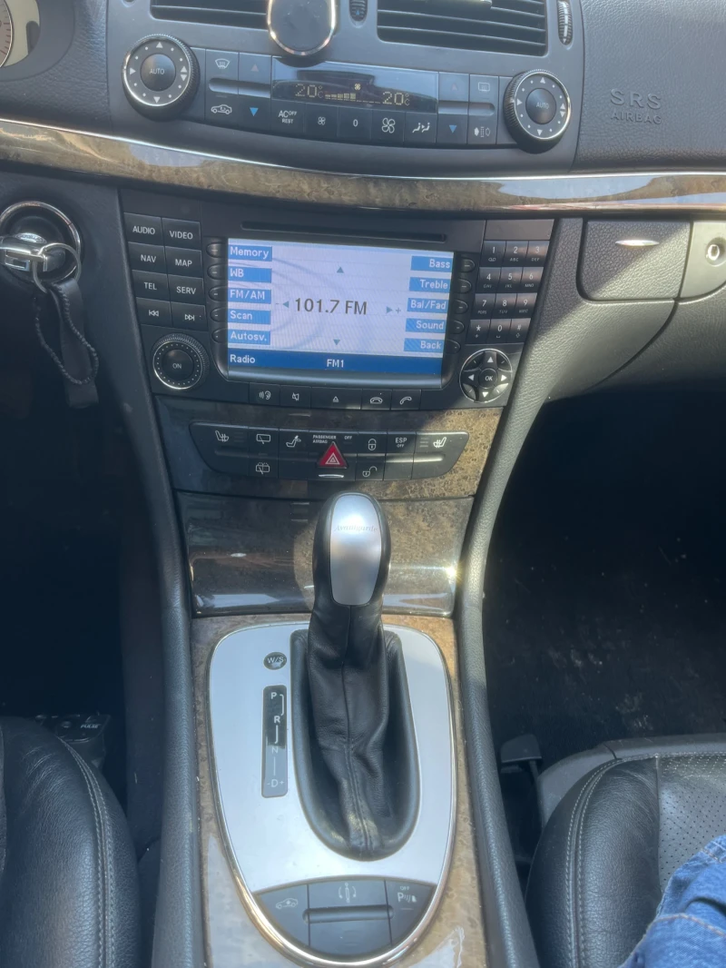 Mercedes-Benz E 320, снимка 16 - Автомобили и джипове - 52621002