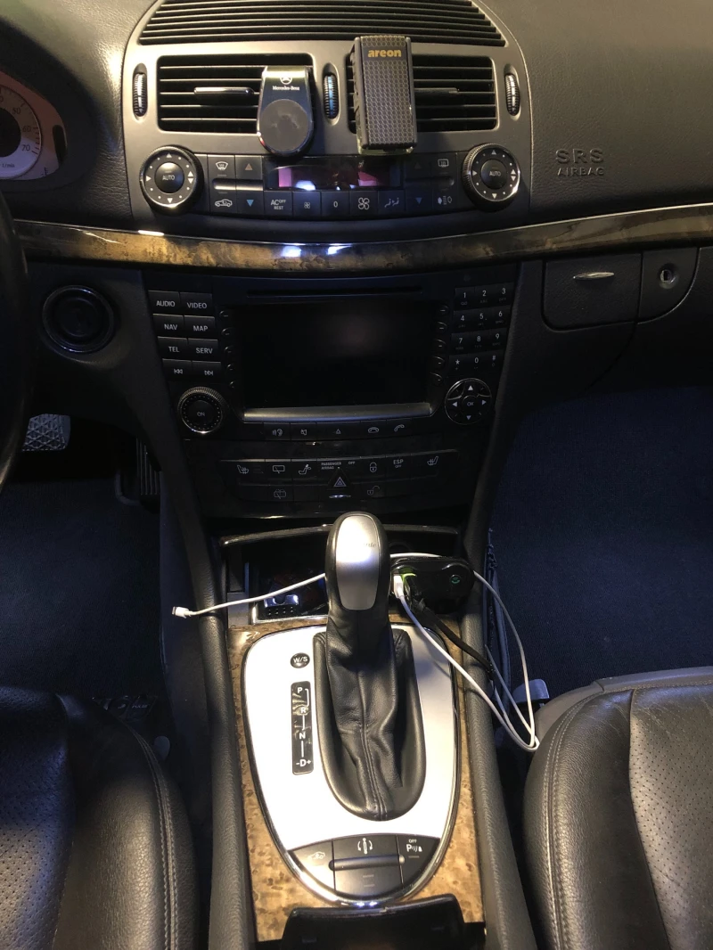 Mercedes-Benz E 320, снимка 9 - Автомобили и джипове - 52621002