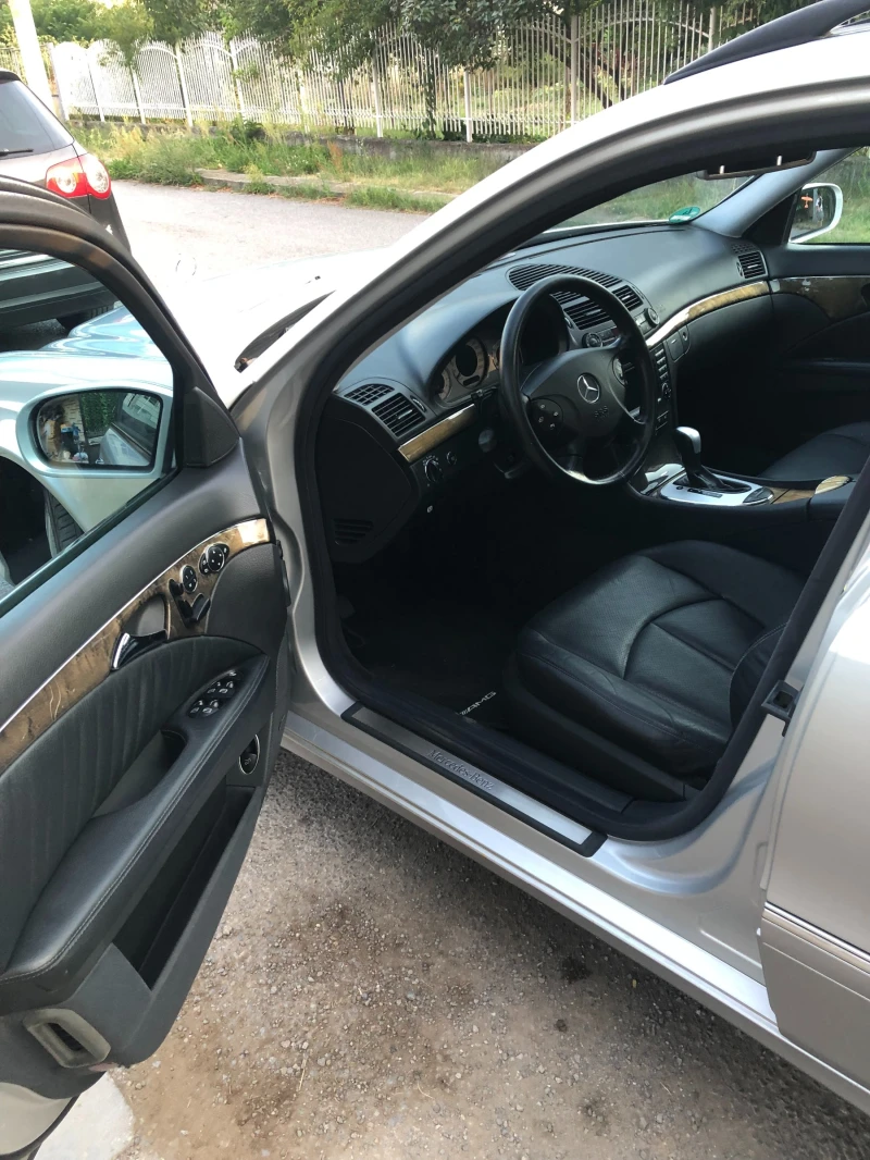 Mercedes-Benz E 320, снимка 5 - Автомобили и джипове - 52621002