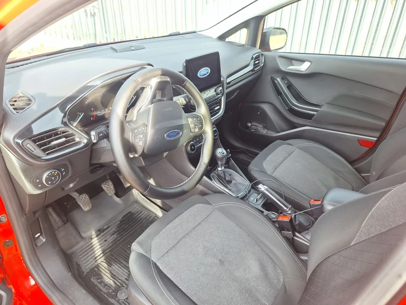 Ford Fiesta Activ, снимка 11 - Автомобили и джипове - 52881588