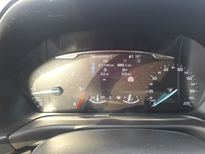 Ford Fiesta Activ, снимка 17 - Автомобили и джипове - 52881588