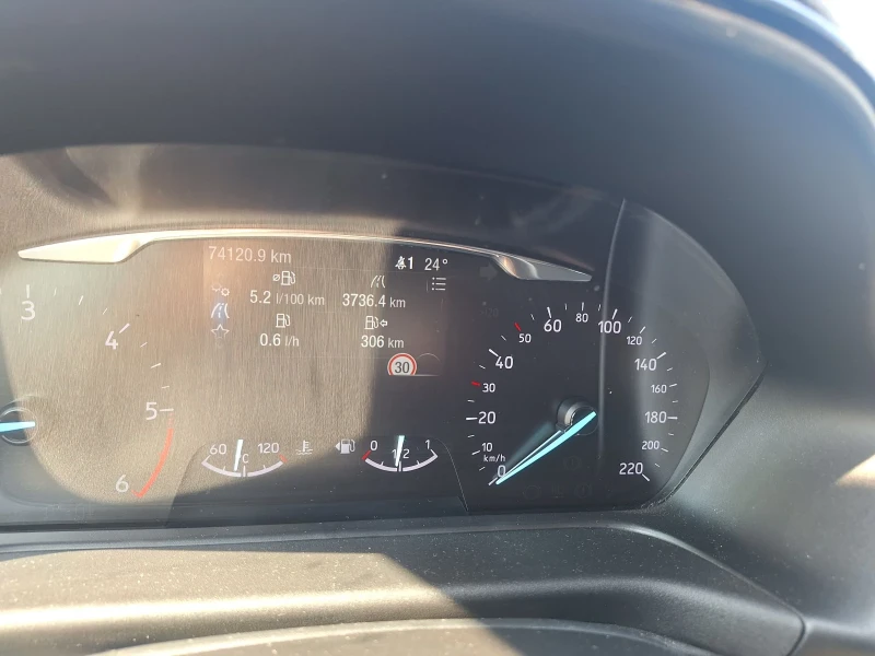 Ford Fiesta Activ, снимка 13 - Автомобили и джипове - 52881588