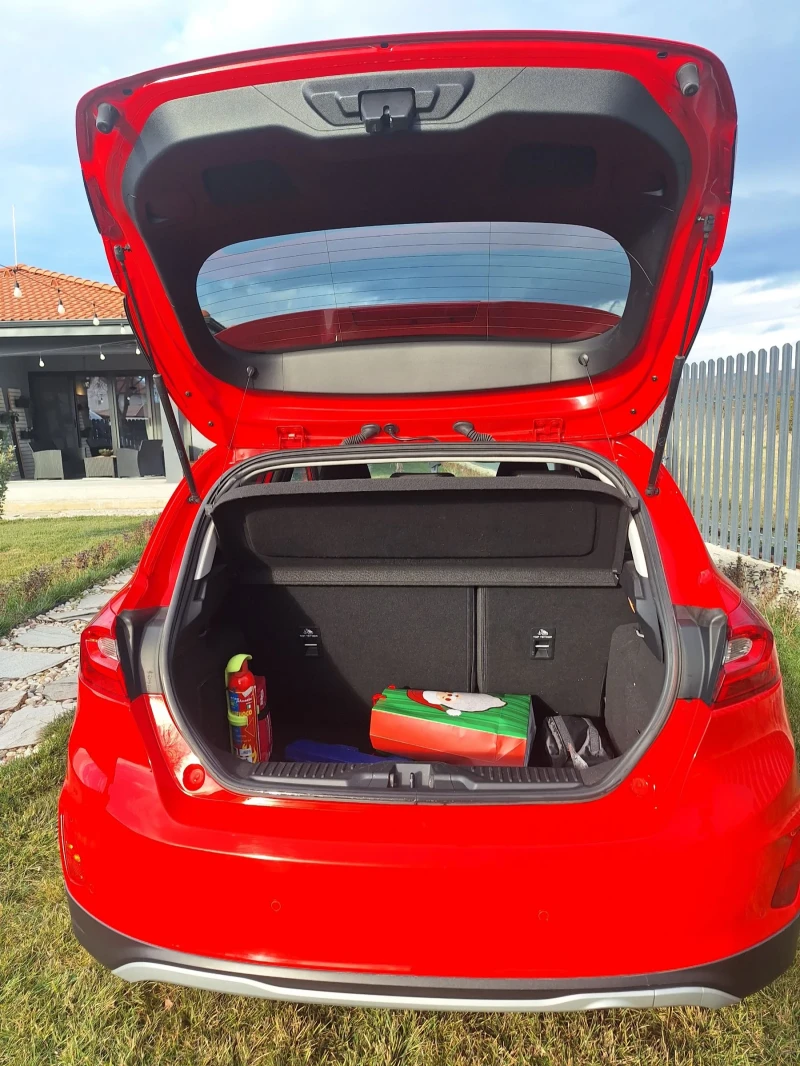 Ford Fiesta Activ, снимка 9 - Автомобили и джипове - 52881588