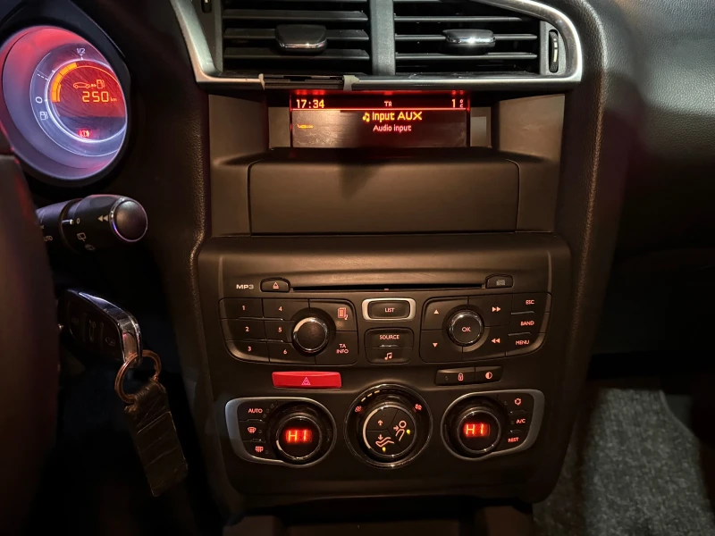 Citroen C4 1.6i, снимка 15 - Автомобили и джипове - 52909968