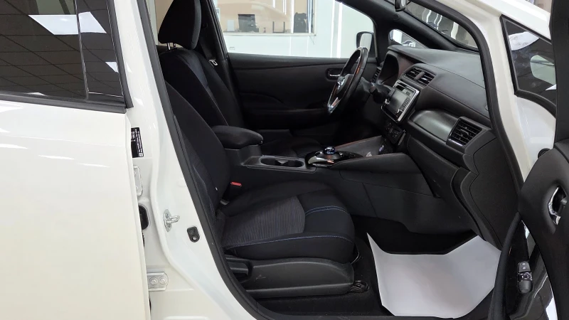 Nissan Leaf , снимка 10 - Автомобили и джипове - 53048668