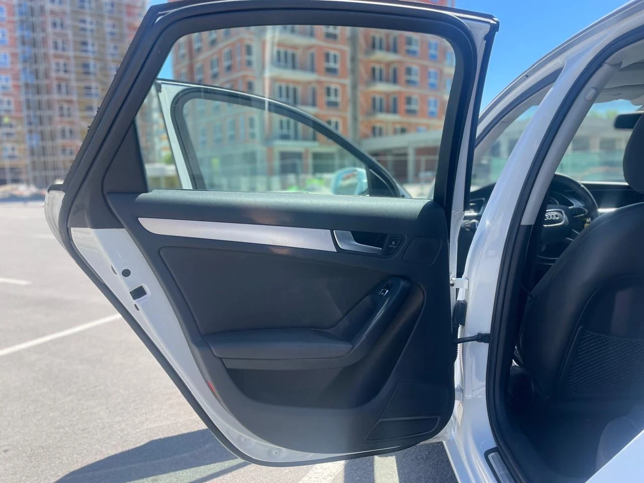 Audi A4 2.0TFSI   10.11 | Mobile.bg   14