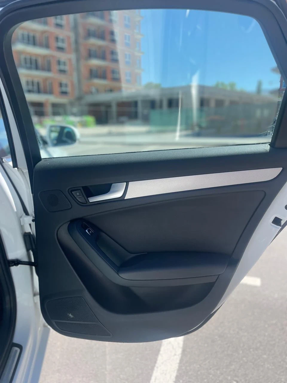 Audi A4 2.0TFSI   10.11 | Mobile.bg   13