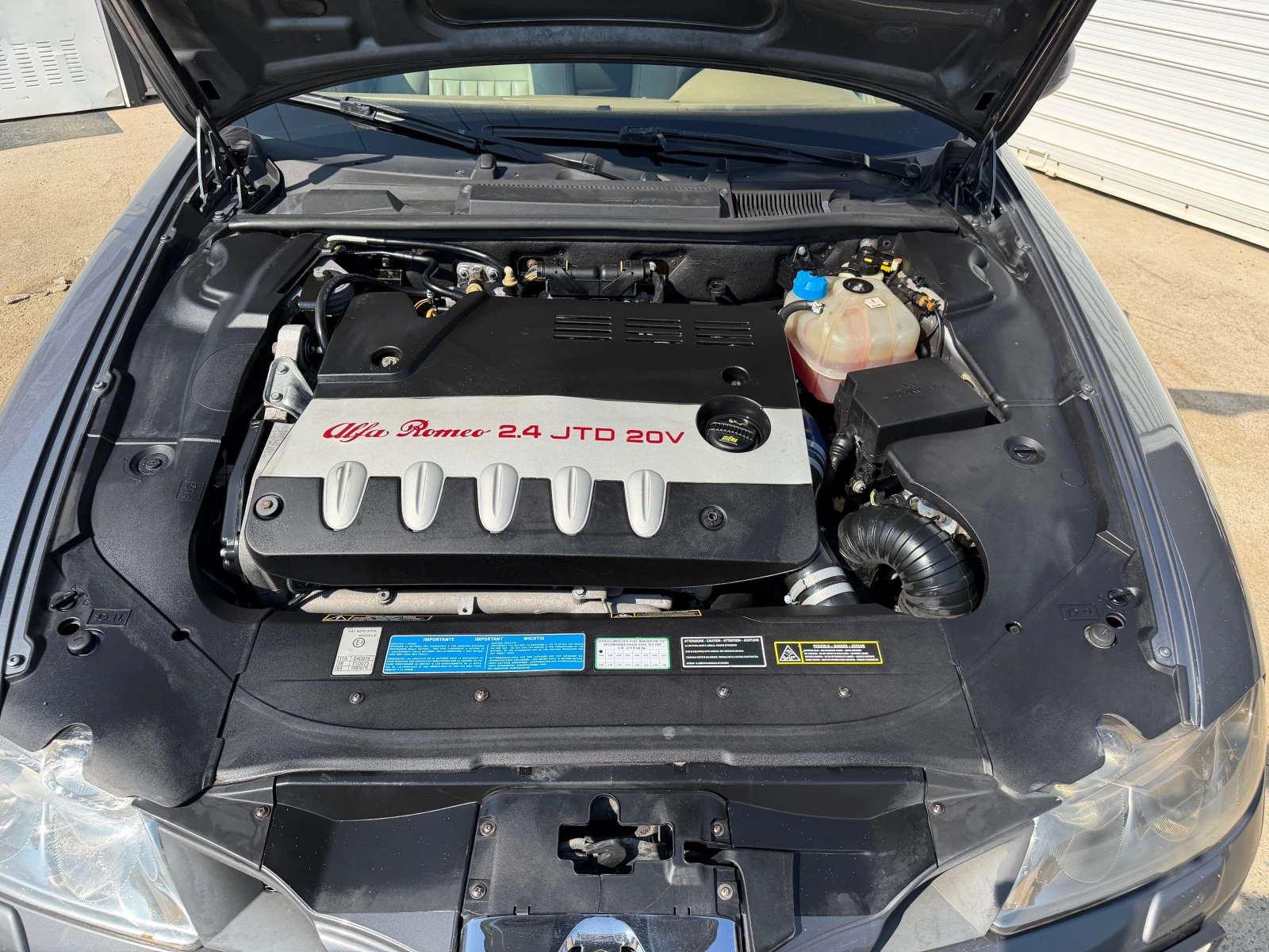 Alfa Romeo 166 2, 4 JTD 20 V, снимка 16 - Автомобили и джипове - 53733839