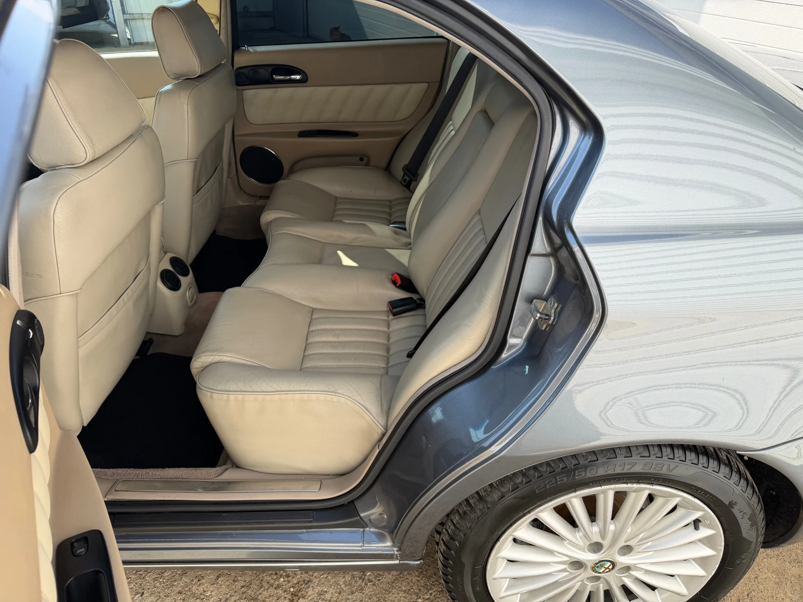 Alfa Romeo 166 2, 4 JTD 20 V, снимка 11 - Автомобили и джипове - 53733839