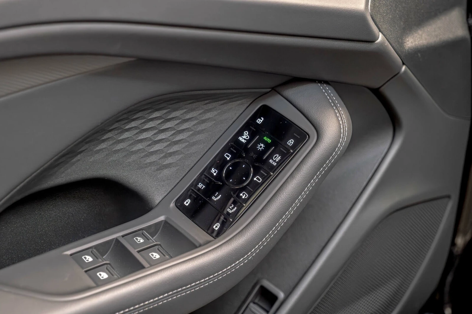 Audi A6 2.0TFSI/Sline/Камера 360/Амбиент/Passenger Displey, снимка 9 - Автомобили и джипове - 53878146