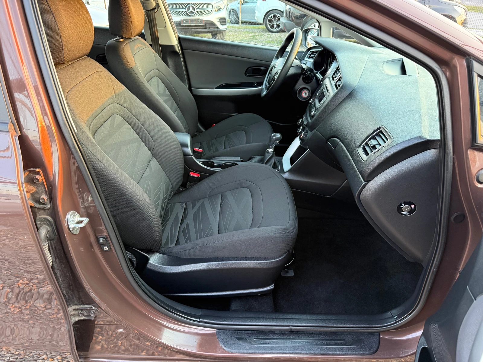 Kia Ceed 1.4 i, снимка 15 - Автомобили и джипове - 53878920