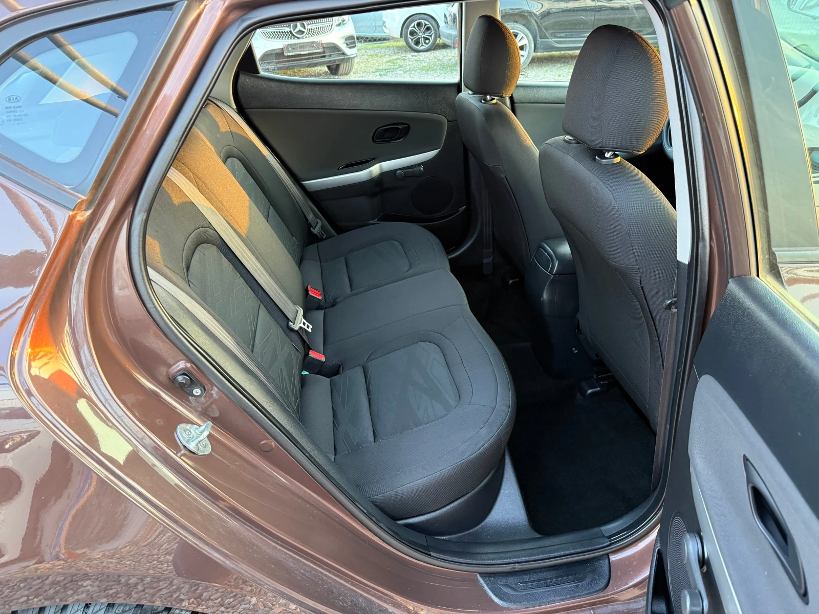 Kia Ceed 1.4 i, снимка 13 - Автомобили и джипове - 53878920