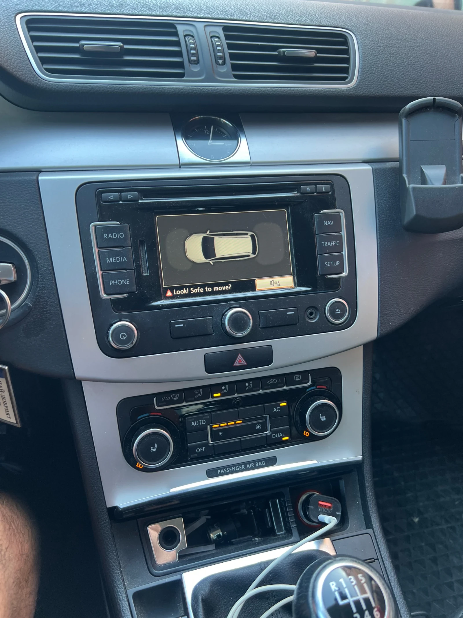 VW Passat 1.6 TDI, снимка 2 - Автомобили и джипове - 54270002