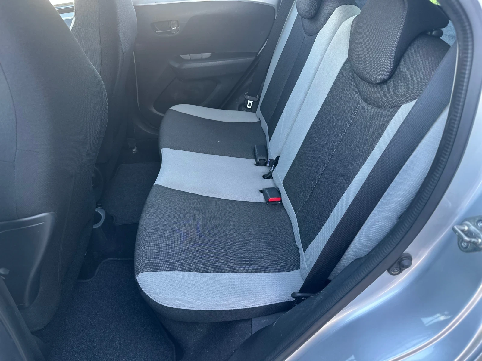 Toyota Aygo 1.0i GPL , снимка 12 - Автомобили и джипове - 54719143