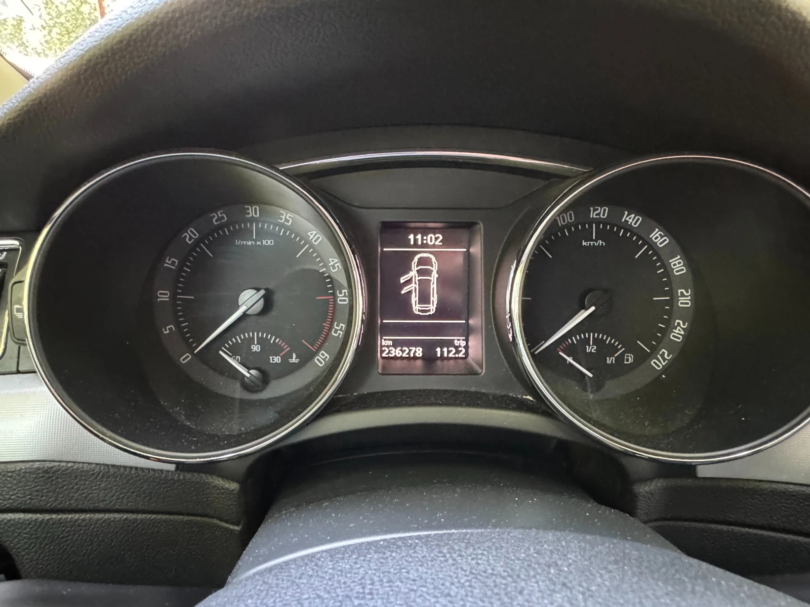 Skoda Superb 2.0 TDI, снимка 11 - Автомобили и джипове - 54733284