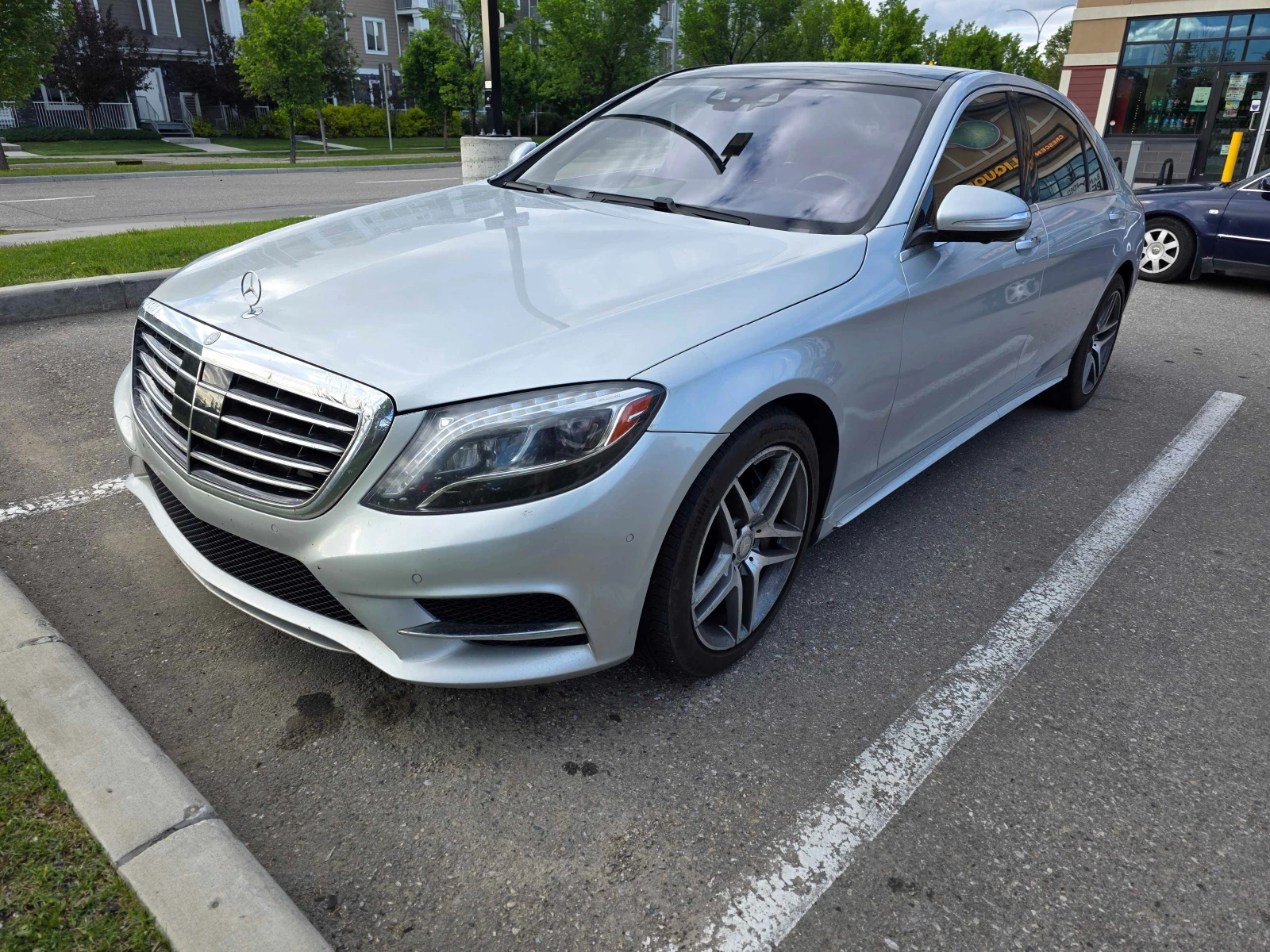 Mercedes-Benz S 550 4MATIC/BURMESTER/PANO/DISTRONIC/ОБДУХВАНЕ, снимка 2 - Автомобили и джипове - 54976965