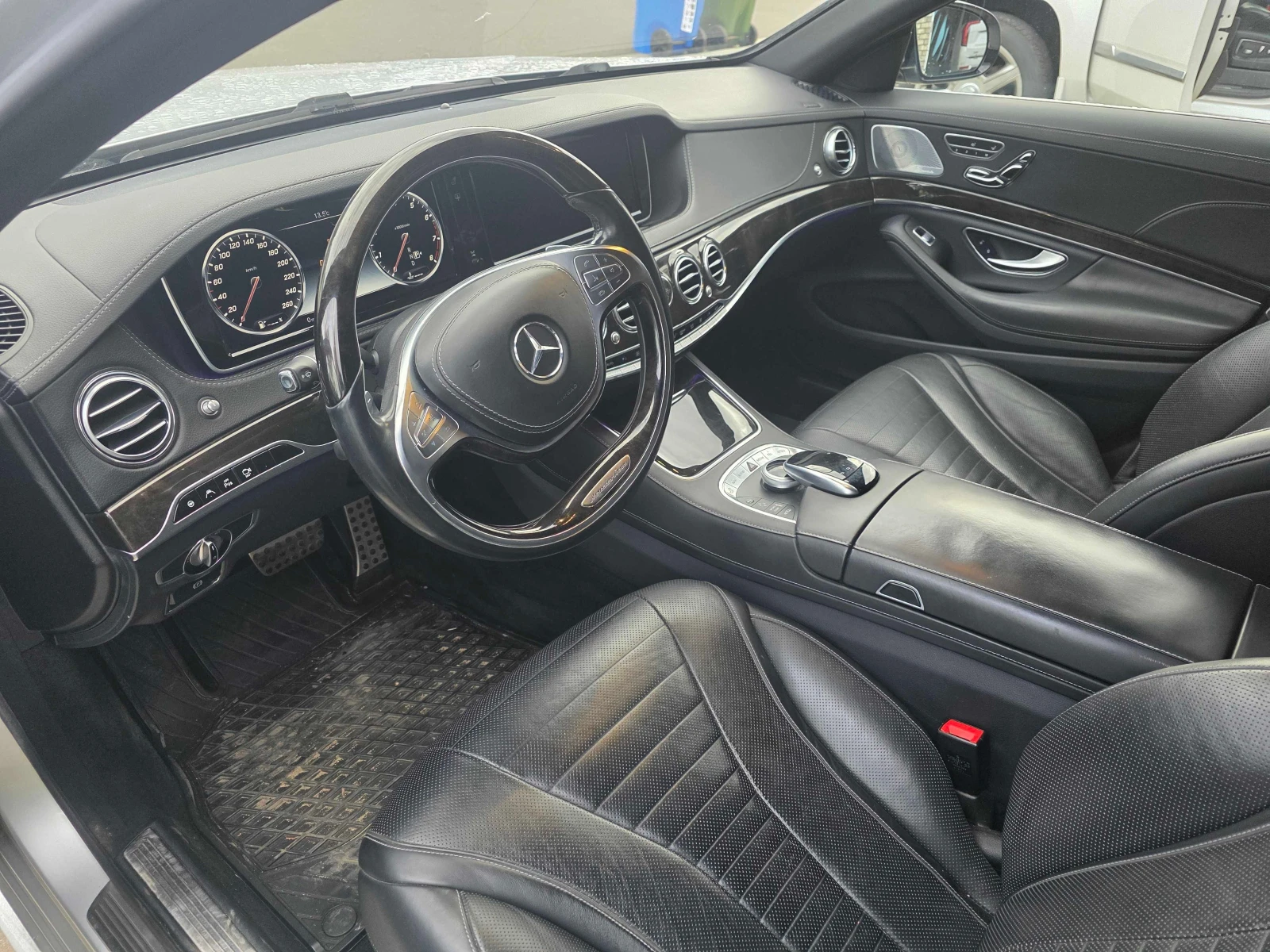 Mercedes-Benz S 550 4MATIC/BURMESTER/PANO/DISTRONIC/ОБДУХВАНЕ, снимка 7 - Автомобили и джипове - 54976965